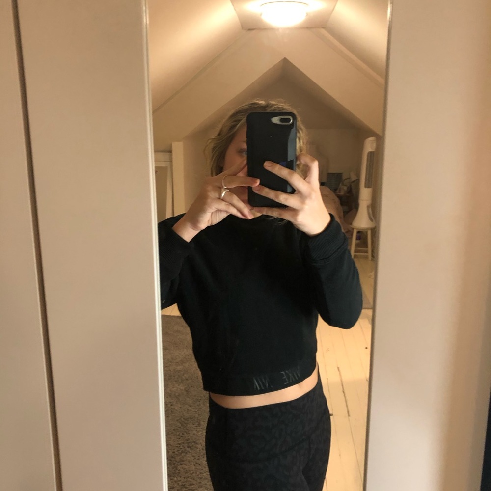 NIKE cropped sweatshirt